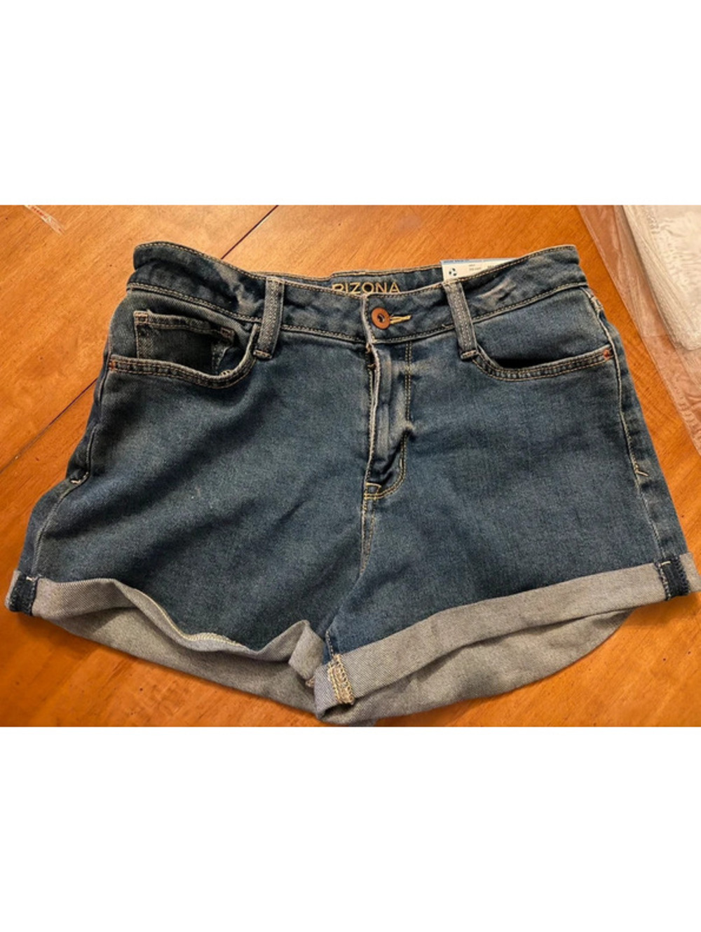 NWT Arizona Jean Co Hi Rise Mom Denim Shorts Size 9 2.5” Inseam
